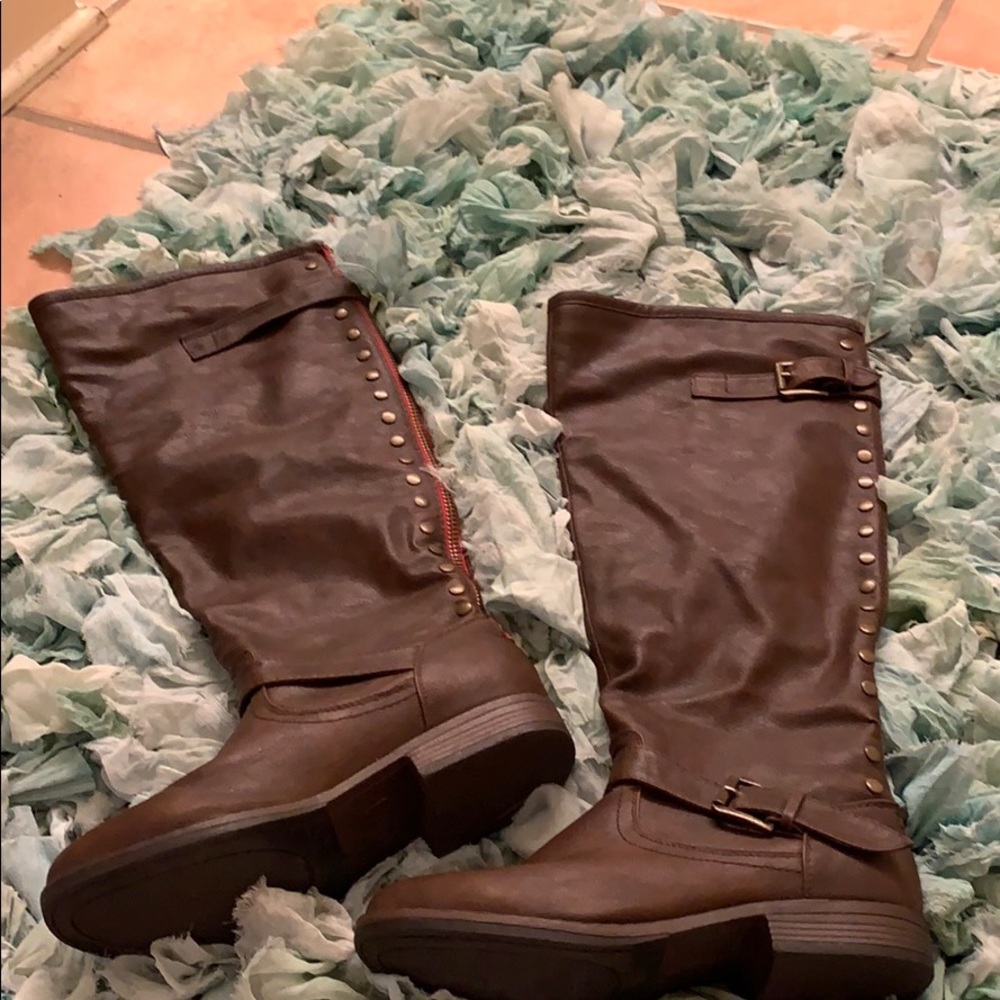 Brown tall boots with zipper